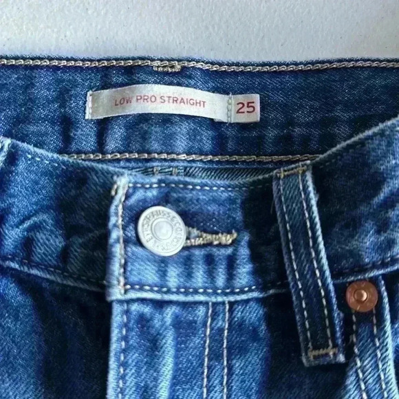 Levi’s - Picture 2 of 3